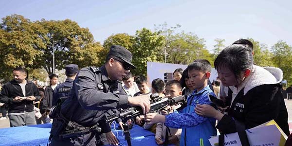 花都警营开放日    “硬核”装备引爆全场